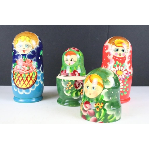 306 - A collection of Russian stacking dolls (contains 5 dolls) to include 'Deep Purple' together with a l... 