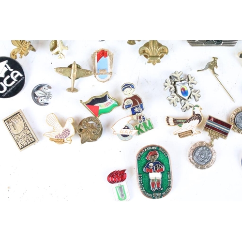 308 - A collection of Russian military medals together with a selection of Russian badges.