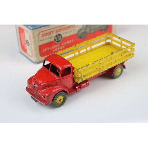 1422 - Five boxed Dinky diecast commercial models to include 2 x 513 Guy Flat Truck both in green (one box ... 