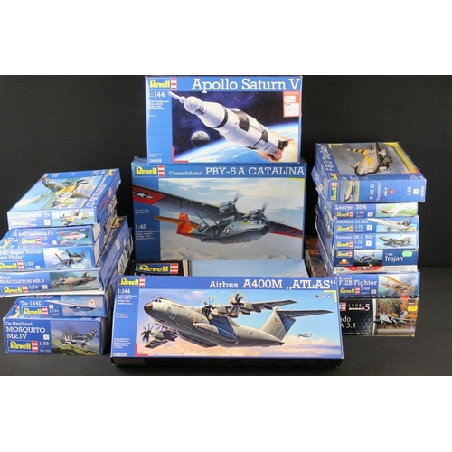 154 - 17 Boxed & unbuilt Revell plastic aircraft / spacecraft model kits to include 04909 1/144 Apollo Sat... 