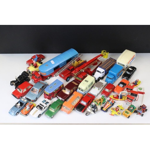 1438 - 32 Corgi diecast models, mid 20th C onwards, to include Corgi Major Simon Snorkey Fire Engine, Corgi... 