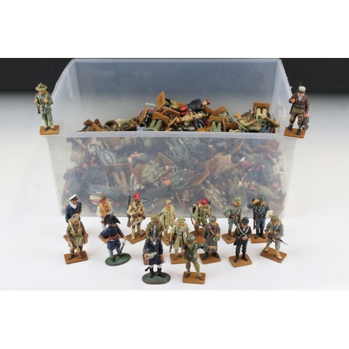 346 - Around 140 military metal figures, mostly Del Prado, to include Men At War and Napoleonic examples, ... 