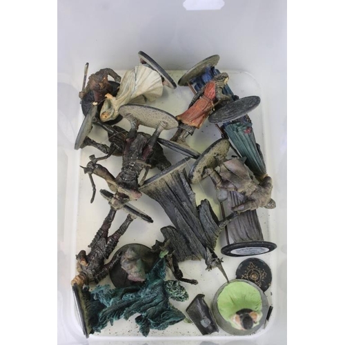 348 - Around 60 NLP Lord Of The Rings metal figures, figures dusty - some with damaged features / weapons.... 