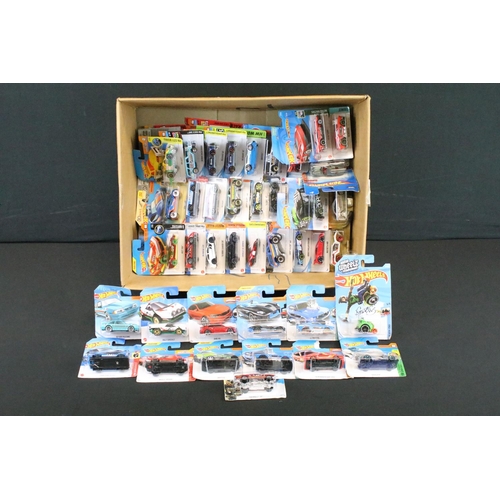 1122 - Over 80 carded Mattel Hot Wheels diecast models, featuring Retro Racers, HW Daredevils, Muscle Mania... 