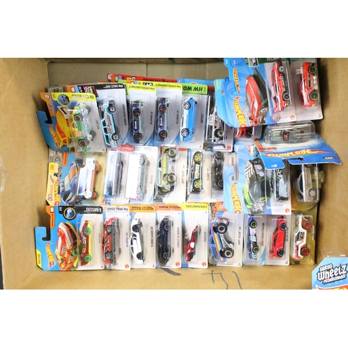 1122 - Over 80 carded Mattel Hot Wheels diecast models, featuring Retro Racers, HW Daredevils, Muscle Mania... 