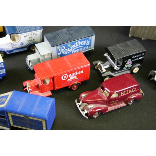 1126 - Two boxed Burago 1/18 scale diecast models to include 3006 Jaguar SS 100 & 3002 Mercedez Benz SSKL (... 