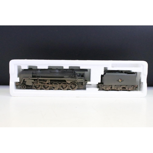 21 - Two boxed OO gauge locomotives to include Hornby Super Detail R2395A BR 2-8-0 Class 8F Locomotive we... 