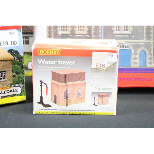 29 - 15 Boxed Hornby Skaledale trackside accessories to include R8752 Bungalow, R9636 Great Northern Skal... 