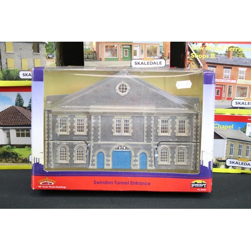 29 - 15 Boxed Hornby Skaledale trackside accessories to include R8752 Bungalow, R9636 Great Northern Skal... 