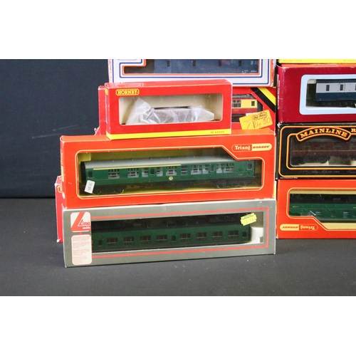 30 - 37 Boxed OO gauge items of rolling stock to include 30 x Hornby / Triang, 2 x Bachmann, 2 x Dapol, 1... 