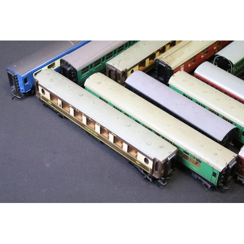 32 - 35 OO gauge & Hornby Dublo items of rolling stock to include mainly Hornby coaches featuring Night M... 