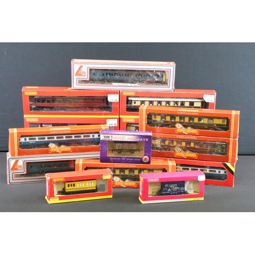 33 - 15 Boxed OO gauge items of rolling stock to include 13 x Hornby featuring R4519, R4520, R4521, R4145... 