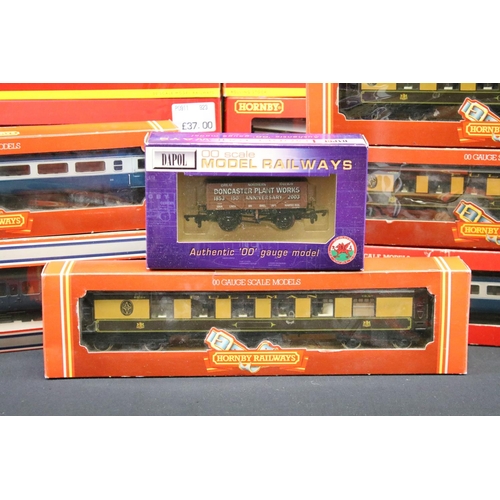 33 - 15 Boxed OO gauge items of rolling stock to include 13 x Hornby featuring R4519, R4520, R4521, R4145... 