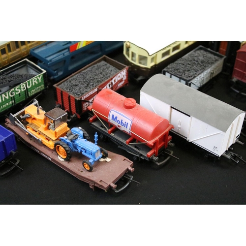 36 - Eight boxed OO gauge items of rolling stock to include Hornby Railroad R697 Breakdown Crane, 3 x Oxf... 