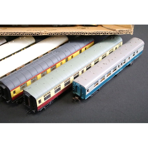 40 - 28 OO gauge items of rolling stock, all various coaches featuring Hornby, Triang and Lima