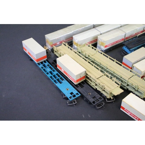 41 - 26 OO gauge items of rolling stock featuring Lima and Triang, all transporters and flatbeds with car... 