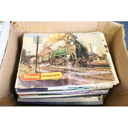 42 - Quantity of OO gauge model railway to include various track parts, controllers, spares & repairs, tu... 