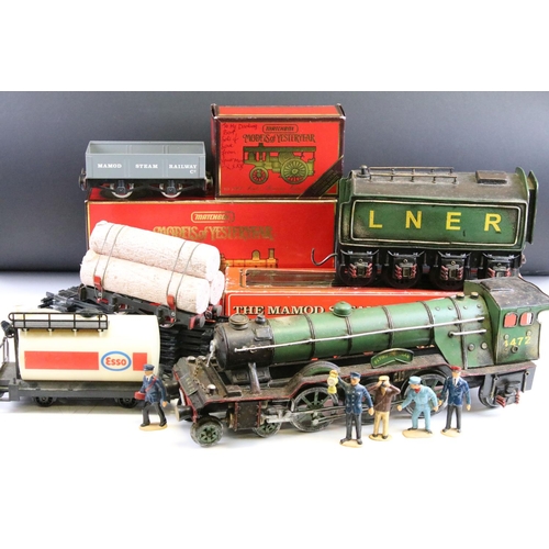 50 - Four O gauge items of rolling stock to include Mamod and Faller plus 5 x G scale plastic trackside f... 