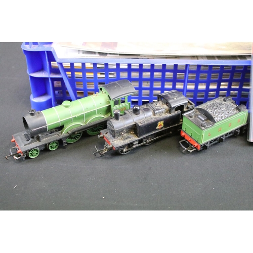 51 - Quantity of OO gauge model railway to include 2 x locomotives (Hornby R150 LNER 8509 & Triang R52 0-... 
