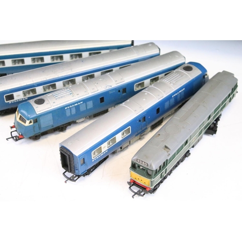 60 - Triang OO gauge Pullman locomotive and coach set of 4 plus a Triang R357 D5572and Hornby 0-4-0 105 l... 