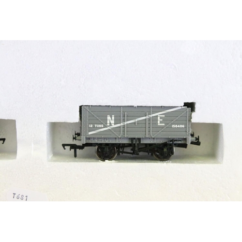 61 - Boxed Bachmann OO gauge 30005 Puffing Billy train set plus a boxed Hornby OO gauge RS691 Clockwork G... 