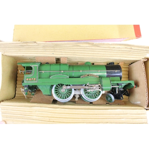 64 - Boxed Hornby O gauge No 3C Flying Scotsman 4472 Locomotive (tatty box) plus a tin plate platform bui... 