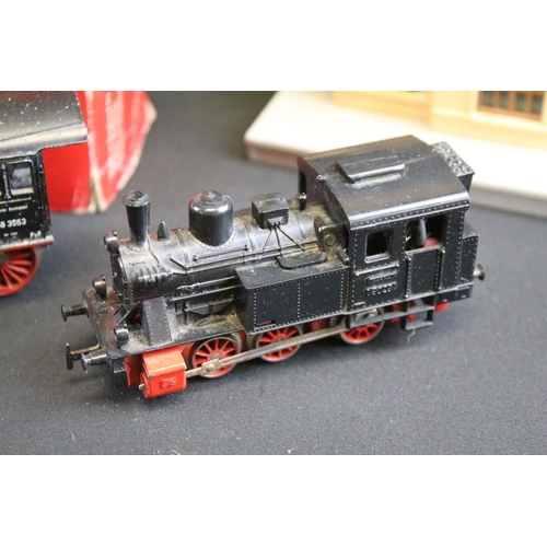 67 - Collection of OO / HO gauge model railway to include Hornby R350 A4 Mallard Locomotive with box, box... 