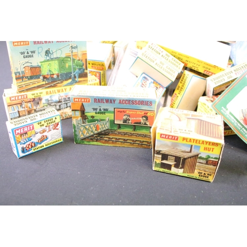 68 - Collection of boxed OO / HO gauge trackside model railway accessories and figures to include Merit, ... 