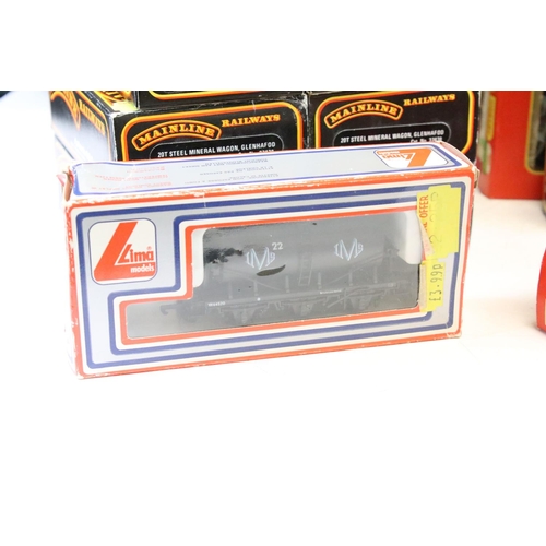 69 - 29 Boxed OO gauge items of rolling stock to include 11 x Palitoy Mainline, 3 x Airfix, 12 x Hornby /... 