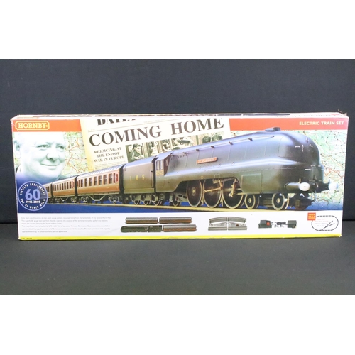 73 - Boxed Hornby OO gauge R1060 Coming Home electric train set, complete
