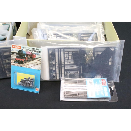 77 - Collection of carded & bagged OO gauge model railway accessories to include Peco, Ratio, Merit, Mayg... 