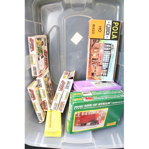 81 - Over 50 boxed OO gauge plastic model kits to include Slater's Wagon Kits, Ratio, Ratio, Airfix, MAJ ... 