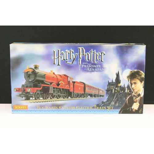83 - Boxed Hornby R1053 Harry Potter and The Prisoner of Azkaban Hogwarts Express electric train set, com... 