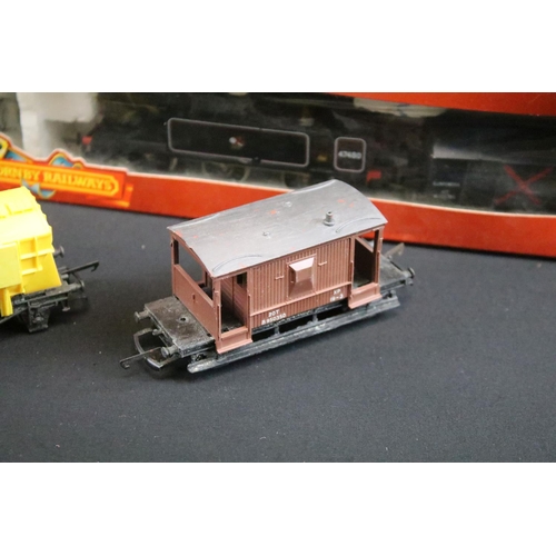 100 - Quantity of OO / HO gauge model railway to include boxed Piko 5/6329/000 locomotive, boxed Schicht D... 