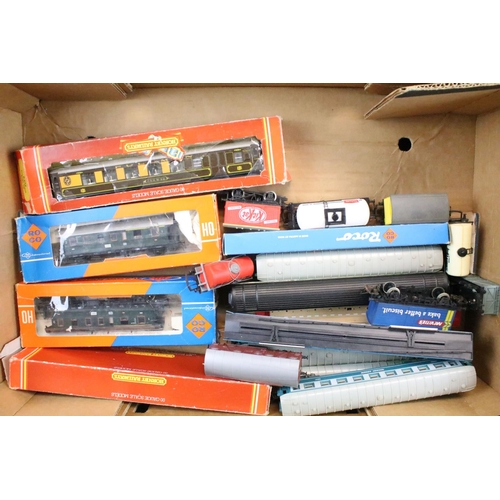 100 - Quantity of OO / HO gauge model railway to include boxed Piko 5/6329/000 locomotive, boxed Schicht D... 