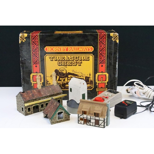 84 - Boxed Hornby Treasure Chest containing boxed Hornby Flying Scotsman, 5 x boxed items of rolling stoc... 