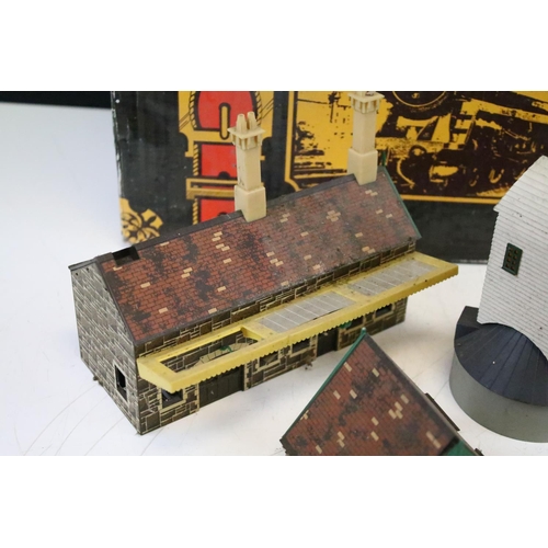 84 - Boxed Hornby Treasure Chest containing boxed Hornby Flying Scotsman, 5 x boxed items of rolling stoc... 