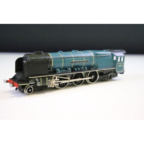 87 - Two boxed Wrenn OO gauge locomotives to include W2225 2-8-0 Freight LMS and W2229 4-6-2 City of Glas... 