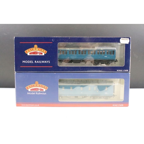 92 - 17 Boxed OO gauge items of rolling stock, various coaches, to include 15 x Hornby / Triang and 2 x B... 