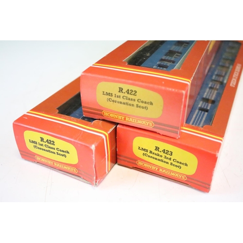 92 - 17 Boxed OO gauge items of rolling stock, various coaches, to include 15 x Hornby / Triang and 2 x B... 