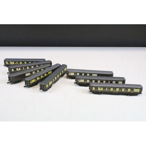 93 - Eight Graham Farish N gauge Pullman coaches