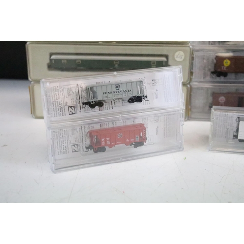 95 - Collection of Z gauge model railway to include Marklin 8810 Blue Comet 4-6-2 locomotive New Jersey C... 