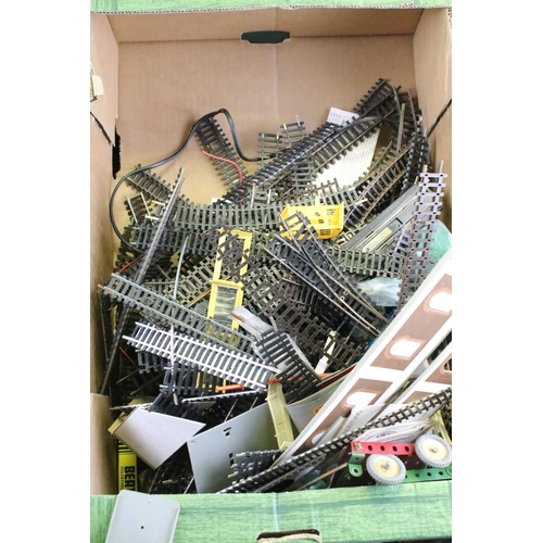 96 - Quantity of OO / HO gauge model railway accessories to include various track, boxed Hornby R503 Sign... 