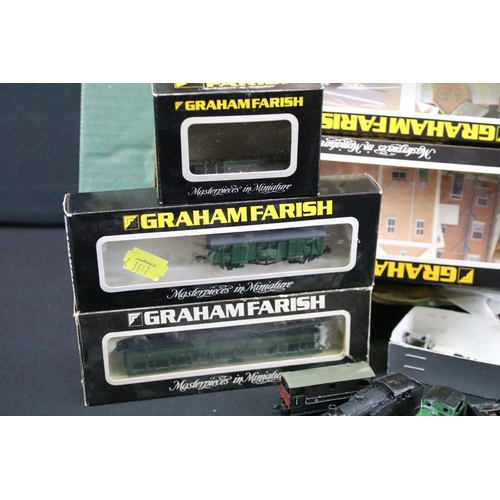 98 - Quantity of N gauge model railway mainly featuring Graham Farish to include rolling stock, trackside... 