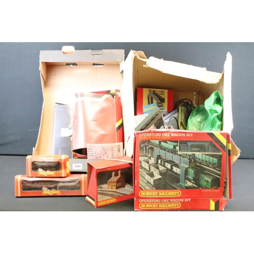 104 - Quantity of OO gauge model railway to include boxed Palitoy Mainline 37061 37061 4-6-0 Jubilee Class... 