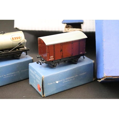 115 - Collection of boxed Hornby Dublo model railway to include 2 x box sets (EDP1 Passenger Train with Si... 