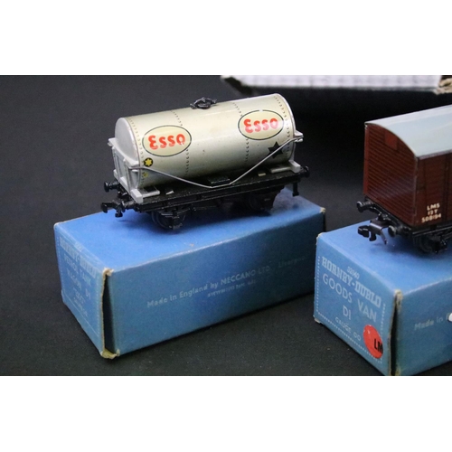 115 - Collection of boxed Hornby Dublo model railway to include 2 x box sets (EDP1 Passenger Train with Si... 