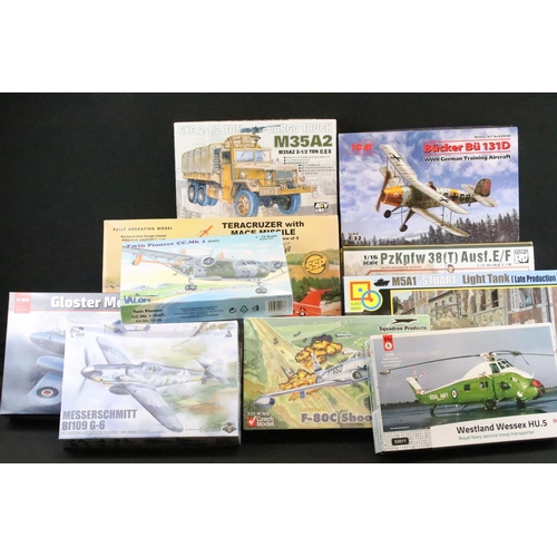 132 - 10 Boxed military plastic model kits to include Renwall Blueprint Models 1/32 85-7812 Teracruzer wit... 
