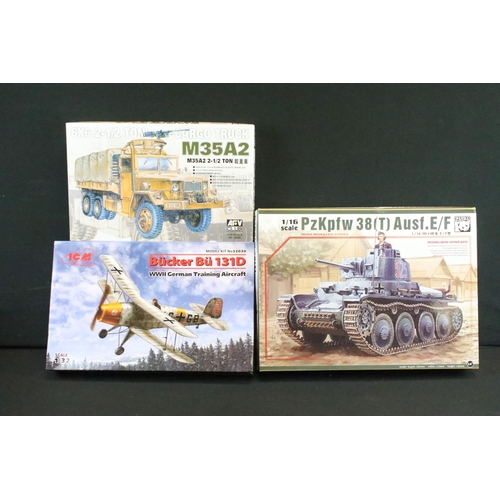 132 - 10 Boxed military plastic model kits to include Renwall Blueprint Models 1/32 85-7812 Teracruzer wit... 