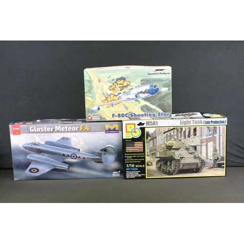 132 - 10 Boxed military plastic model kits to include Renwall Blueprint Models 1/32 85-7812 Teracruzer wit... 